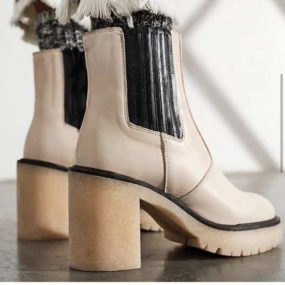 FREE PEOPLE • James Chelsea Boots - Picture 2 of 7
